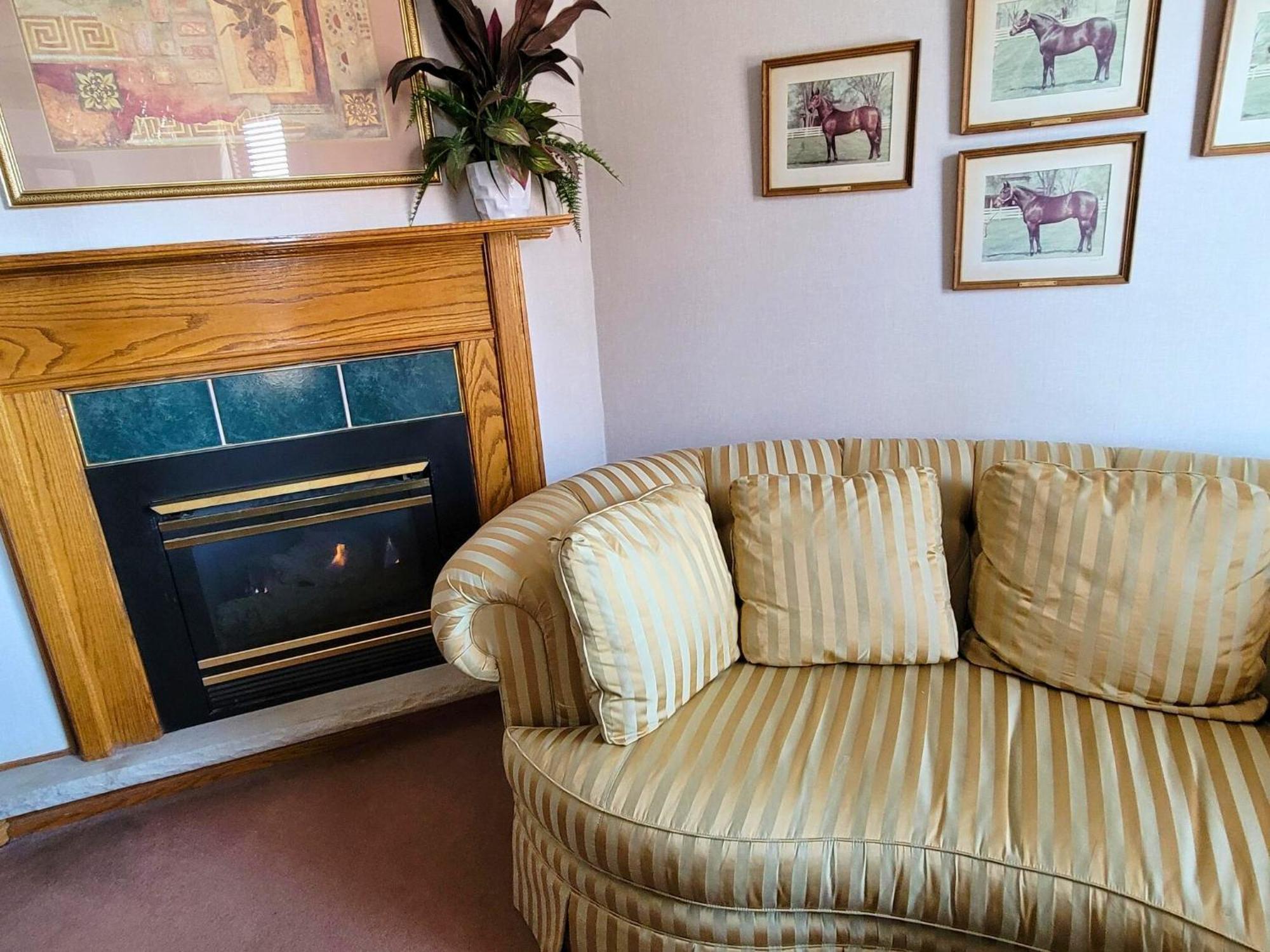 Altland House Inn & Suites Abbottstown Εξωτερικό φωτογραφία