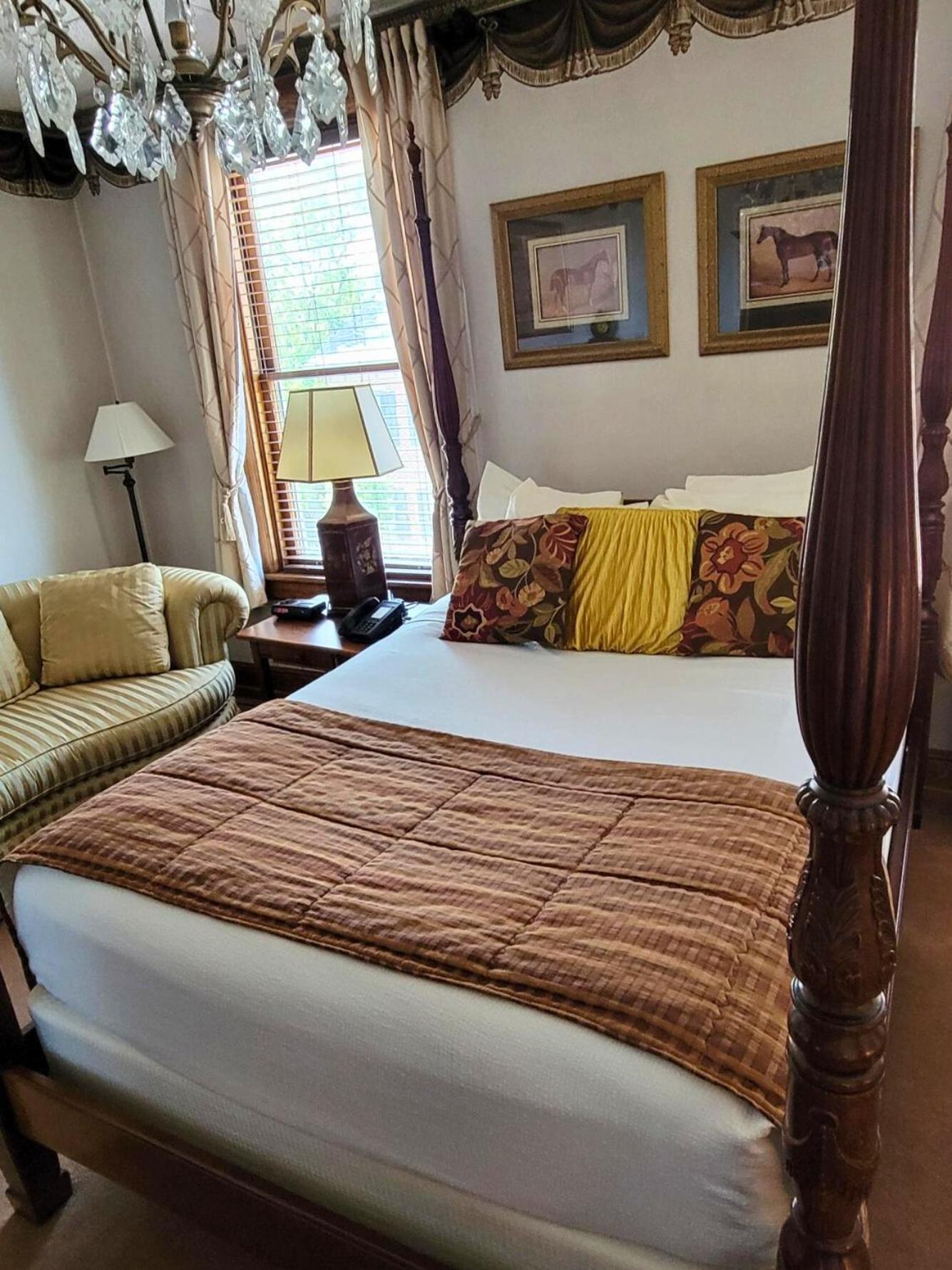 Altland House Inn & Suites Abbottstown Εξωτερικό φωτογραφία